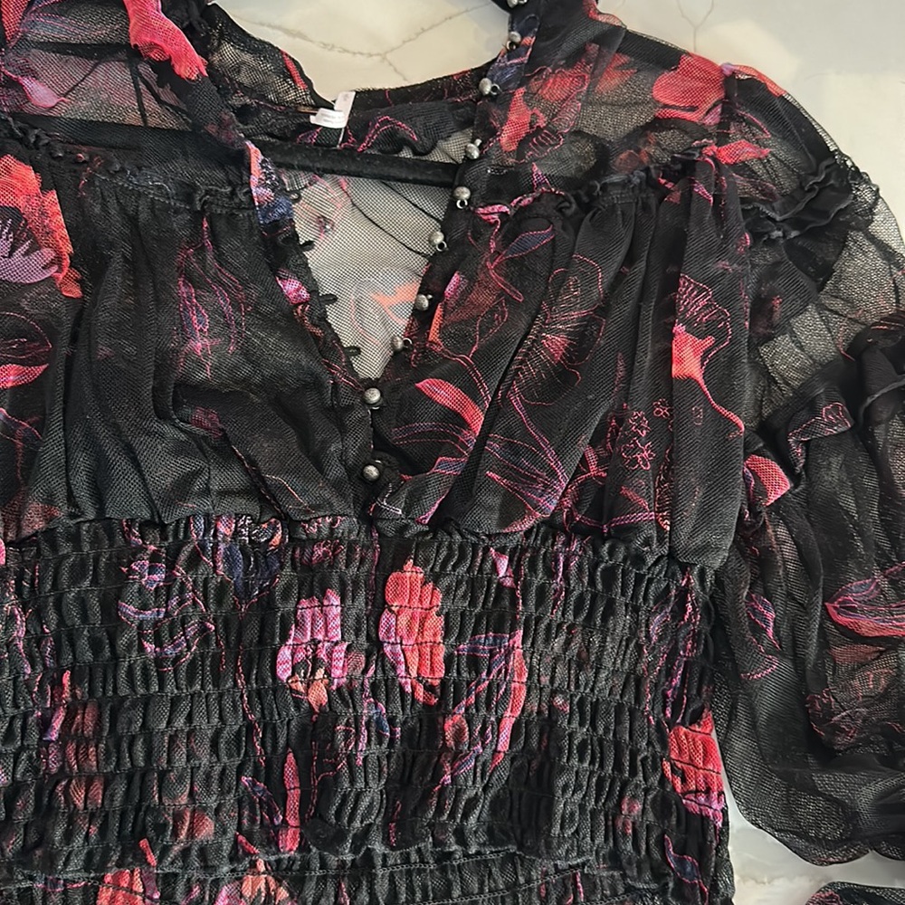 NWT FREE PEOPLE TIME FOR SHINE SMOCKED TOP - Picture 3 of 4